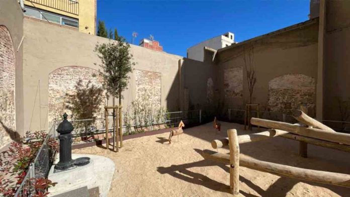 Reabre en Gràcia un renovado espacio de juegos infantiles