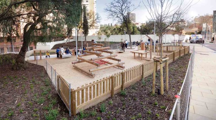 Renovación del espacio público en la calle Rosario Pi, en el Turó de la Peira Renovación del espacio público en la calle Rosario Pi, en el Turó de la Peira