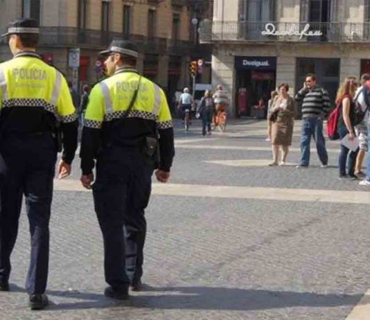 Roban un reloj de lujo en la Plaza Sant Jaume Roban un reloj de lujo en la Plaza Sant Jaume
