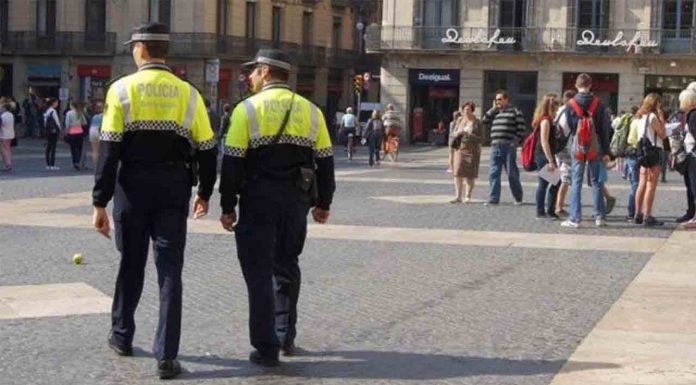 Roban un reloj de lujo en la Plaza Sant Jaume Roban un reloj de lujo en la Plaza Sant Jaume