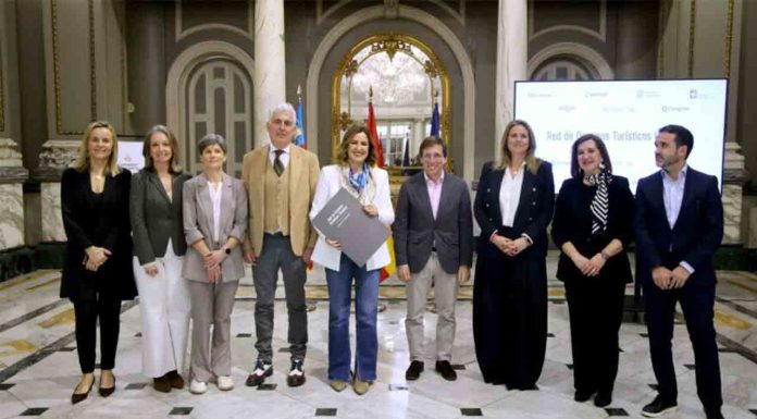 Siete grandes ciudades impulsan una red para coordinar el turismo urbano Siete grandes ciudades impulsan una red para coordinar el turismo urbano