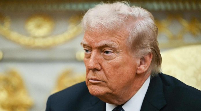 Trump anuncia la ruptura comercial con España y amenaza con un embargo total Trump anuncia la ruptura comercial con España y amenaza con un embargo total