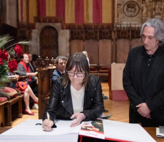 Ali Smith reivindica la lectura como memoria colectiva en el Pregón de Sant Jordi 2026 Ali Smith reivindica la lectura como memoria colectiva en el Pregón de Sant Jordi 2026