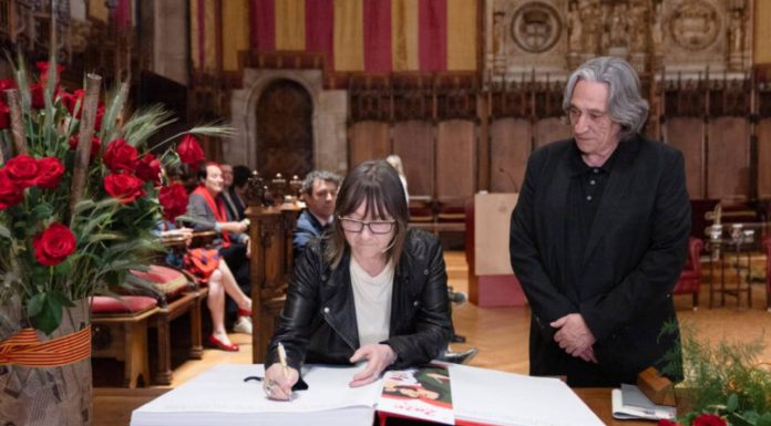 Ali Smith reivindica la lectura como memoria colectiva en el Pregón de Sant Jordi 2026 Ali Smith reivindica la lectura como memoria colectiva en el Pregón de Sant Jordi 2026