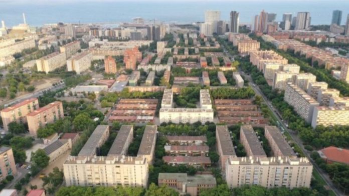 Barcelona impulsa 90 viviendas públicas temporales en el Besòs i el Maresme