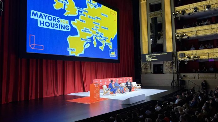 Barcelona impulsa un modelo de rehabilitación de viviendas en el Bloomberg CityLab