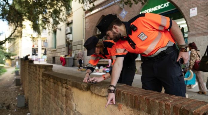 Barcelona refuerza el civismo con más agentes en zonas de alta afluencia Barcelona refuerza el civismo con más agentes en zonas de alta afluencia