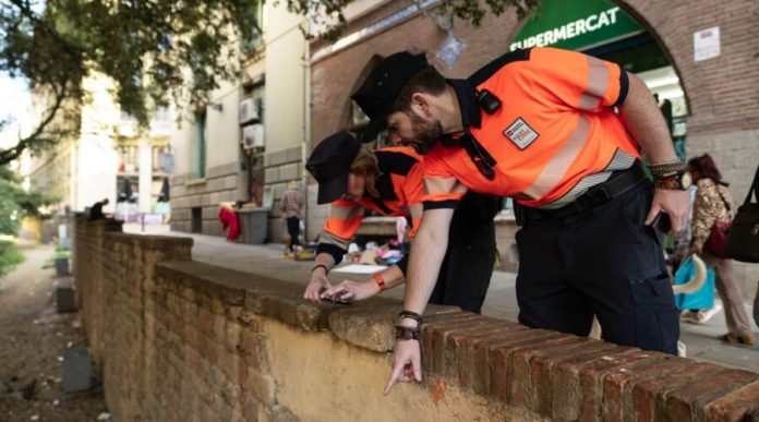 Barcelona refuerza el civismo con más agentes en zonas de alta afluencia