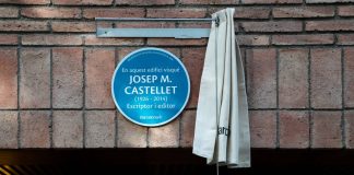 Barcelona rinde homenaje a Josep M. Castellet con una placa conmemorativa Barcelona rinde homenaje a Josep M. Castellet con una placa conmemorativa