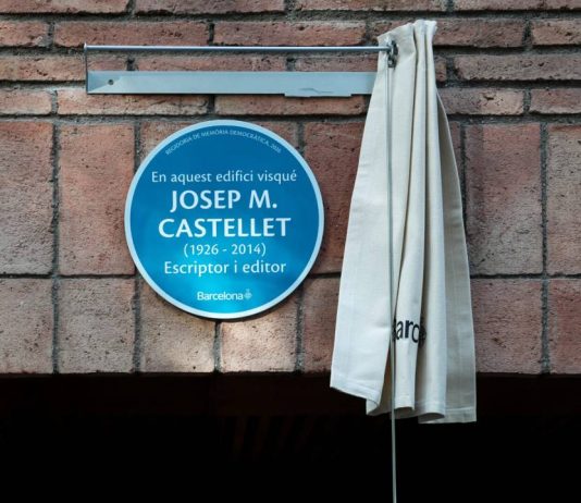 Barcelona rinde homenaje a Josep M. Castellet con una placa conmemorativa Barcelona rinde homenaje a Josep M. Castellet con una placa conmemorativa