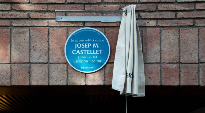 Barcelona rinde homenaje a Josep M. Castellet con una placa conmemorativa Barcelona rinde homenaje a Josep M. Castellet con una placa conmemorativa