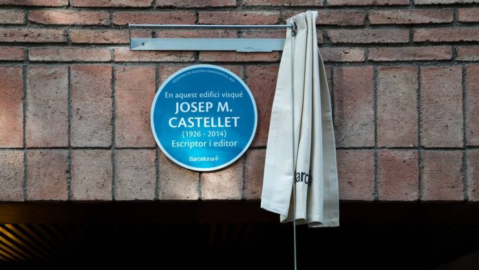 Barcelona rinde homenaje a Josep M. Castellet con una placa conmemorativa