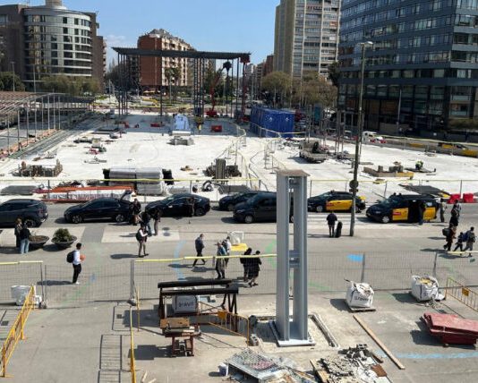 Cierre de paso peatonal en la estación de Sants por medio de Països Catalans Cierre de paso peatonal en la estación de Sants por medio de Països Catalans