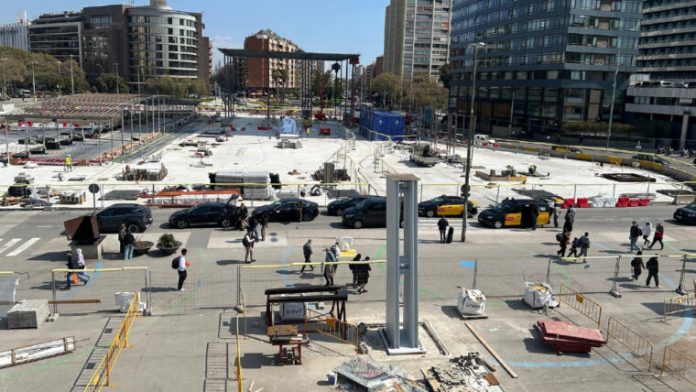 Cierre de paso peatonal en la estación de Sants por medio de Països Catalans