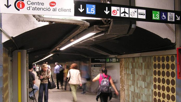 Cierre del pasillo de enlace entre la L1 y la L5 en plaza de Sants