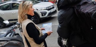 Desde hoy, multas a las motos mal aparcadas en Sants-Montjuïc Desde hoy, multas a las motos mal aparcadas en Sants-Montjuïc