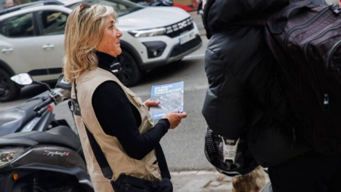 Desde hoy, multas a las motos mal aparcadas en Sants-Montjuïc