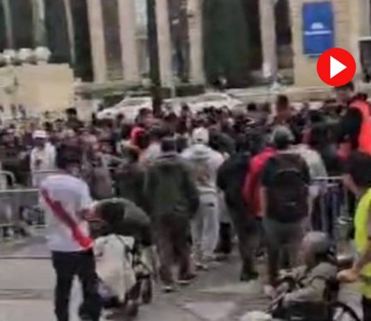 La comunidad peruana en Barcelona vota en unas elecciones clave para el futuro del país La comunidad peruana en Barcelona vota en unas elecciones clave para el futuro del país