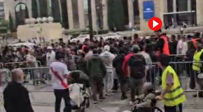 La comunidad peruana en Barcelona vota en unas elecciones clave para el futuro del país La comunidad peruana en Barcelona vota en unas elecciones clave para el futuro del país