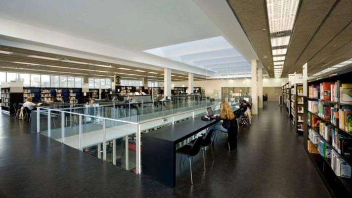 Las bibliotecas de Barcelona se suman a la huelga contra el nuevo convenio municipal