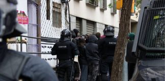 Los Mossos desalojoan el Ateneo Popular de Vallcarca en Barcelona Los Mossos desalojoan el Ateneo Popular de Vallcarca en Barcelona