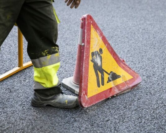 Afectaciones a la movilidad por el asfaltado en la avenida de Esplugues Afectaciones a la movilidad por el asfaltado en la avenida de Esplugues