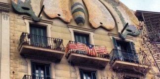 Paralizado el desahucio de una vecina del Bloc Papallona en el Eixample Paralizado el desahucio de una vecina del Bloc Papallona en el Eixample