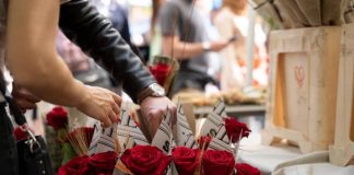 Refuerzo histórico del metro en Barcelona para un Sant Jordi de máxima afluencia Refuerzo histórico del metro en Barcelona para un Sant Jordi de máxima afluencia