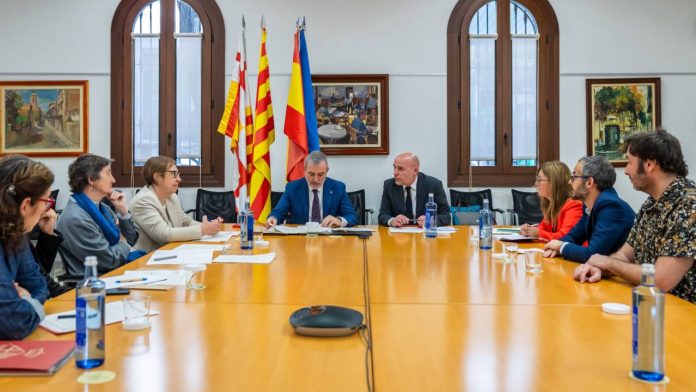 Refuerzo institucional para la regularización de personas extranjeras en Barcelona