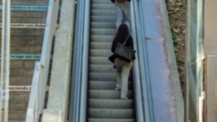 Renovación de las escaleras mecánicas de la calle Claudi Sabadell