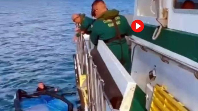 Rescatan a un kitesurfista a la deriva frente a la playa de Bogatell