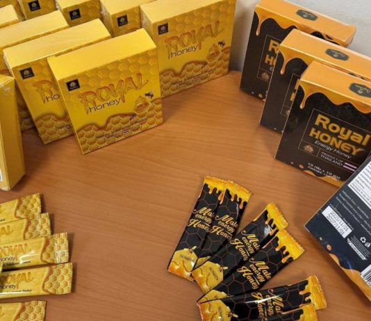 Retiran en Ciutat Vella sobres de miel con sustancias tipo Viagra ocultas Retiran en Ciutat Vella sobres de miel con sustancias tipo Viagra ocultas