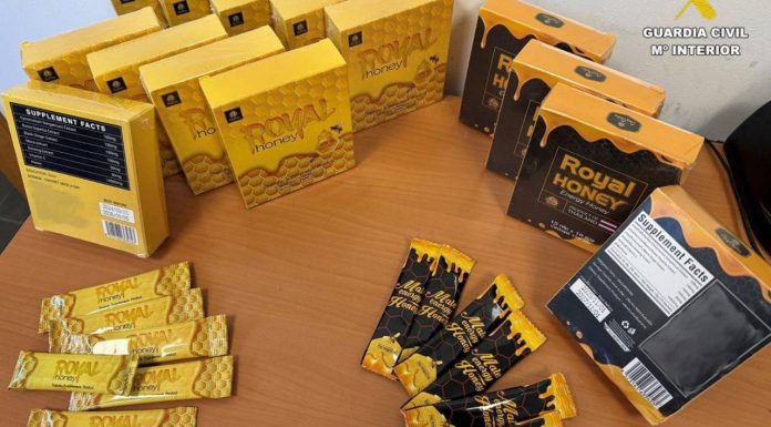 Retiran en Ciutat Vella sobres de miel con sustancias tipo Viagra ocultas Retiran en Ciutat Vella sobres de miel con sustancias tipo Viagra ocultas