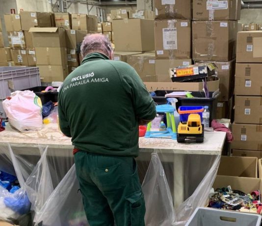 Reutilización solidaria de juguetes en Barcelona a través de la Fundación Formació i Treball Reutilización solidaria de juguetes en Barcelona a través de la Fundación Formació i Treball