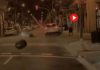 Atropella a un motorista parado en un semáforo en Sant Andreu Atropella a un motorista parado en un semáforo en Sant Andreu
