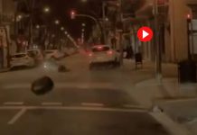 Atropella a un motorista parado en un semáforo en Sant Andreu Atropella a un motorista parado en un semáforo en Sant Andreu