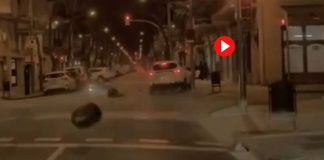 Atropella a un motorista parado en un semáforo en Sant Andreu Atropella a un motorista parado en un semáforo en Sant Andreu