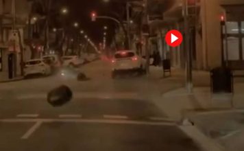 Atropella a un motorista parado en un semáforo en Sant Andreu Atropella a un motorista parado en un semáforo en Sant Andreu