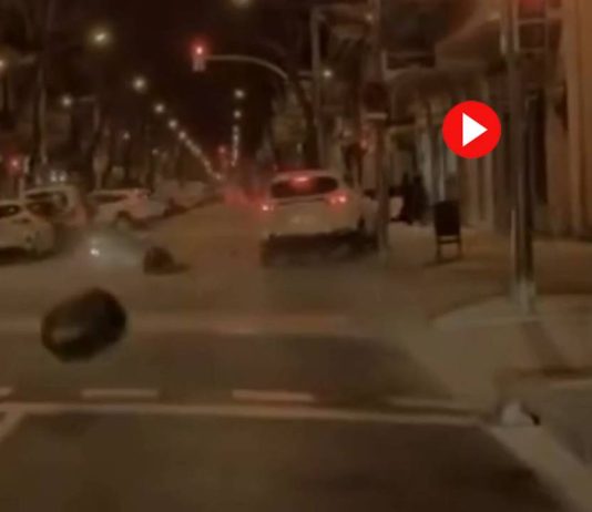 Atropella a un motorista parado en un semáforo en Sant Andreu Atropella a un motorista parado en un semáforo en Sant Andreu