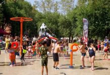 Barcelona amplía la red de juegos de agua para hacer frente a las altas temperaturas Barcelona amplía la red de juegos de agua para hacer frente a las altas temperaturas