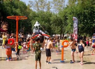 Barcelona amplía la red de juegos de agua para hacer frente a las altas temperaturas Barcelona amplía la red de juegos de agua para hacer frente a las altas temperaturas