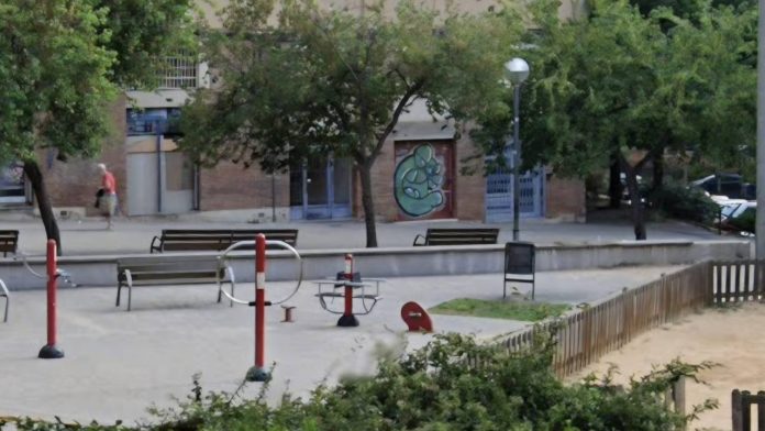 Barcelona mejora las instalaciones deportivas de la plaza de Palestina Barcelona mejora las instalaciones deportivas de la plaza de Palestina