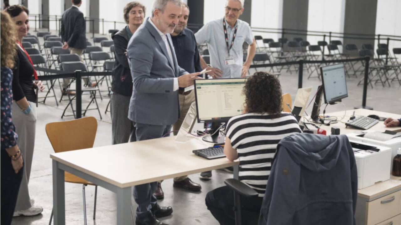 Barcelona supera las 47.000 atenciones en el proceso de regularización Barcelona supera las 47.000 atenciones en el proceso de regularización
