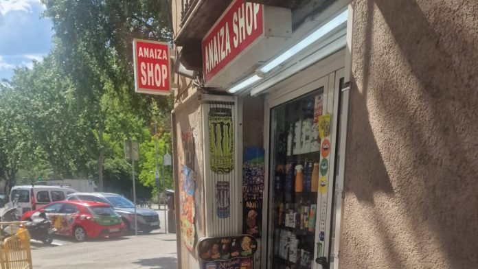 Barcelona suspende las licencias a los supermercados 24 horas