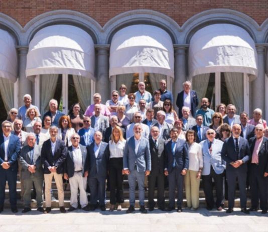 Collboni destaca el papel de las Casas Regionales en la cohesión social de Barcelona Collboni destaca el papel de las Casas Regionales en la cohesión social de Barcelona