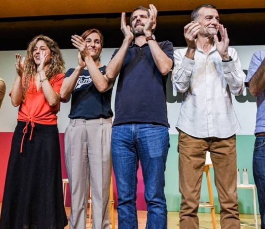 Comuns, Sumar e IU, unidos en Barcelona para sostener la legislatura de Sánchez Comuns, Sumar e IU, unidos en Barcelona para sostener la legislatura de Sánchez