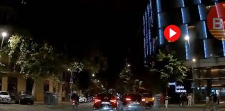 Conducción temeraria en el Eixample que termina en fuga tras impactar con un taxi Conducción temeraria en el Eixample que termina en fuga tras impactar con un taxi