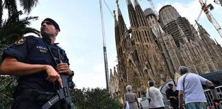 Controles de acceso a los vecinos de la Sagrada Familia durante la visita papal Controles de acceso a los vecinos de la Sagrada Familia durante la visita papal