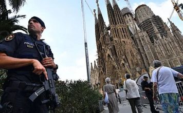 Controles de acceso a los vecinos de la Sagrada Familia durante la visita papal Controles de acceso a los vecinos de la Sagrada Familia durante la visita papal