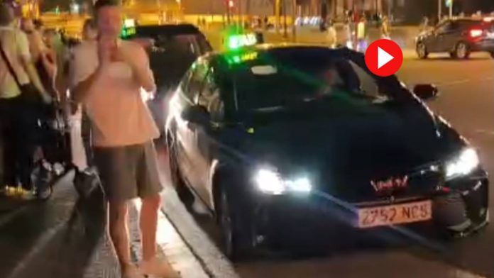 Denuncias por cobros irregulares de taxis en Montjuïc tras un evento en la Font Màgica